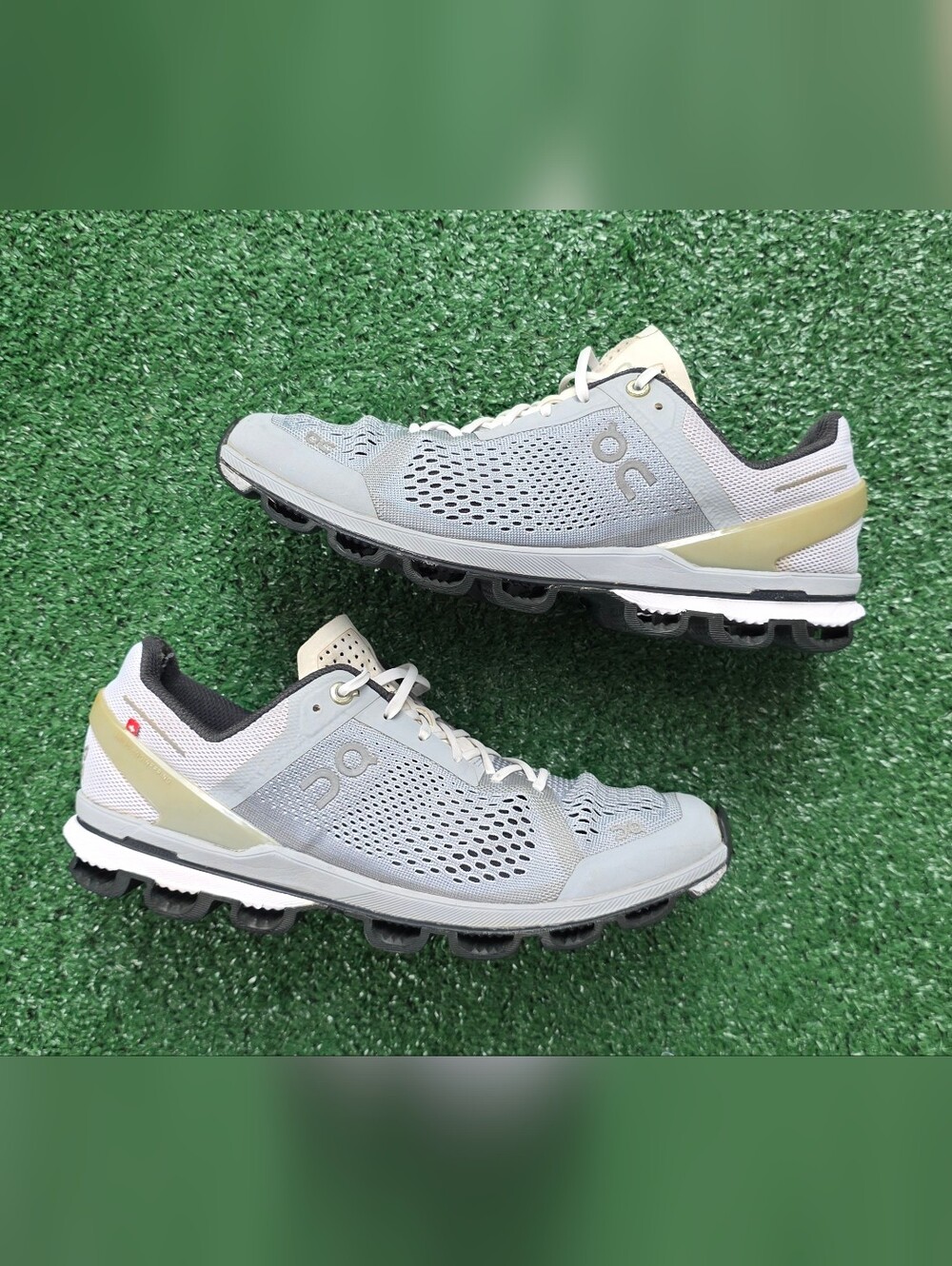 On Cloud Cloudsurfer Glaicier Grey Women's 9.5